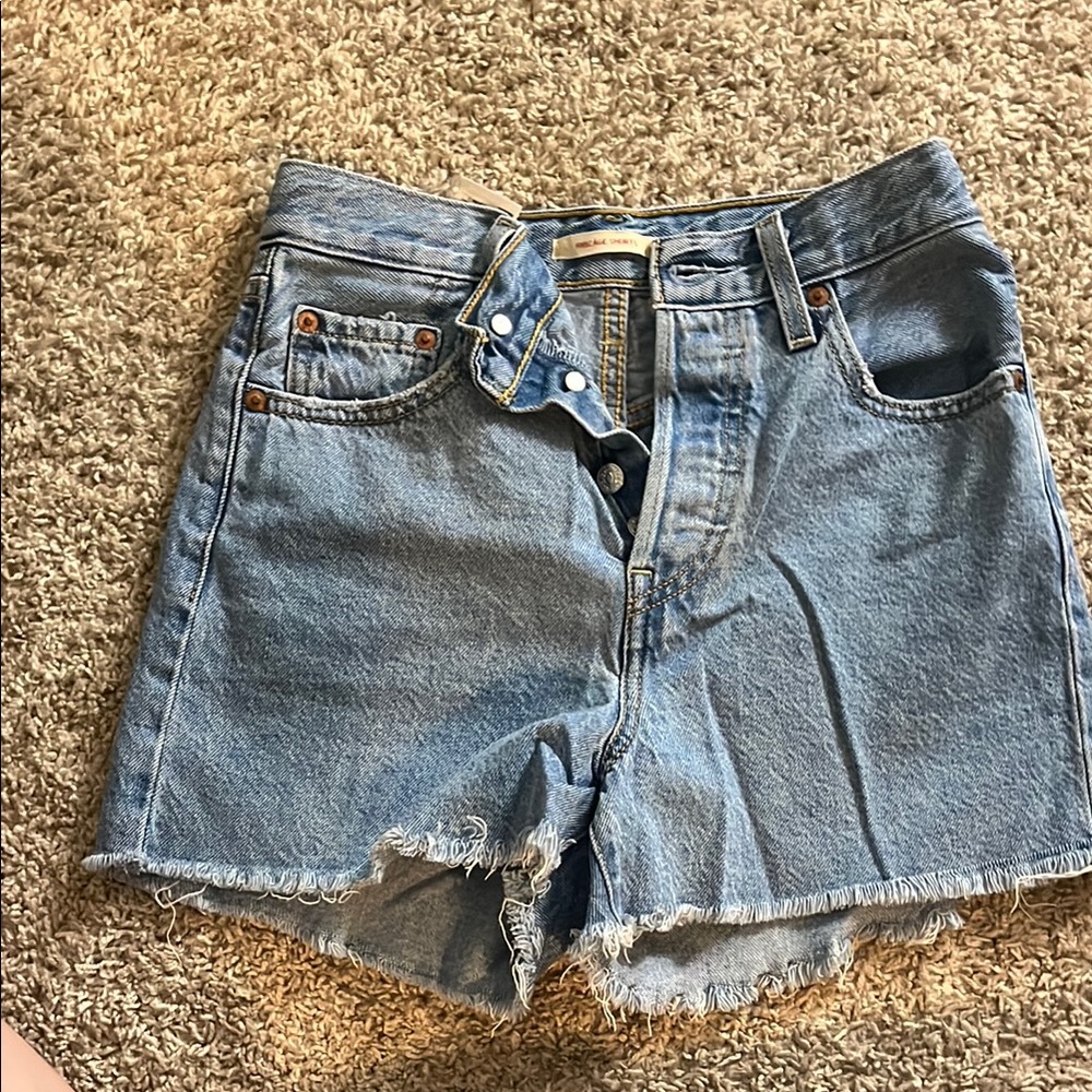 Levis women’s rib cage denim short